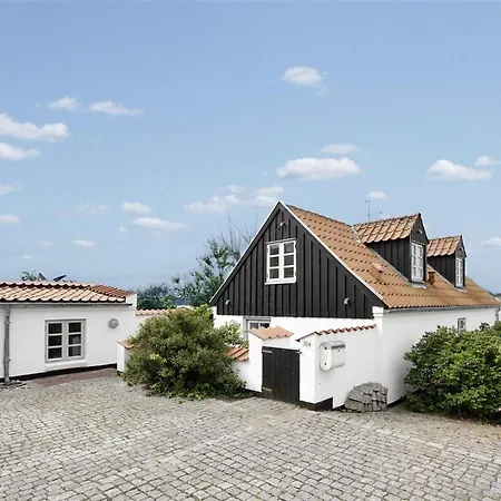Pauliina - 10m To The Fjord By Interhome 度假居 *